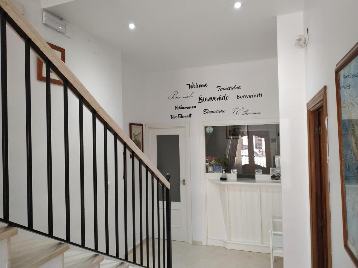 Hostal Dp El Pilar Монестерио Екстериор снимка