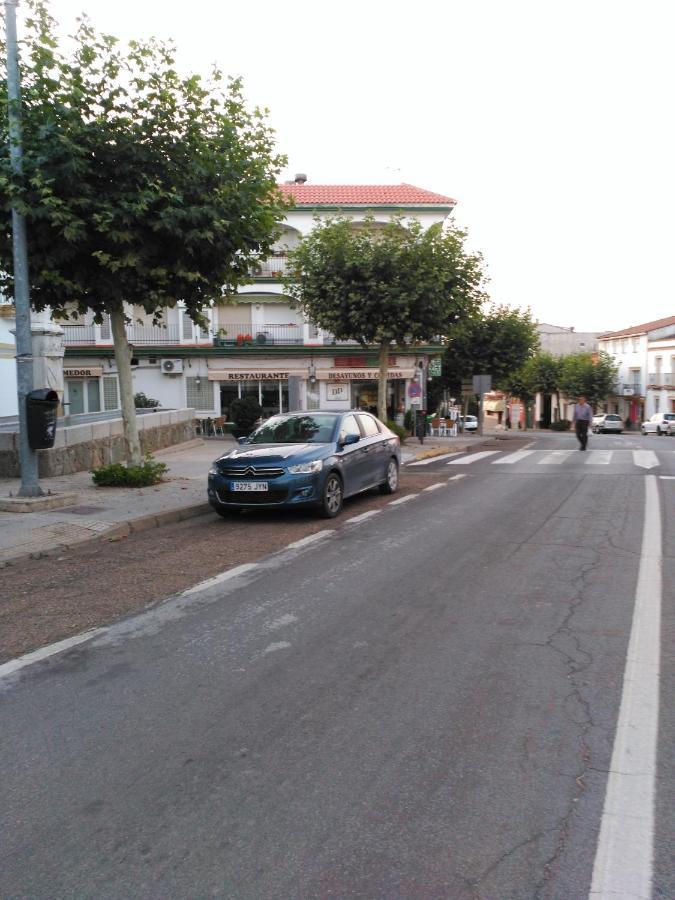 Hostal Dp El Pilar Монестерио Екстериор снимка