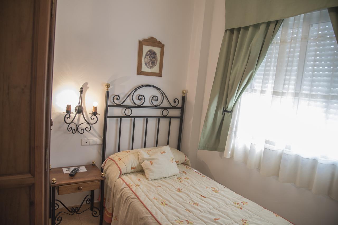 Hostal Dp El Pilar Монестерио Екстериор снимка