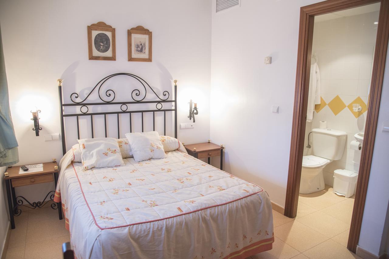 Hostal Dp El Pilar Монестерио Екстериор снимка