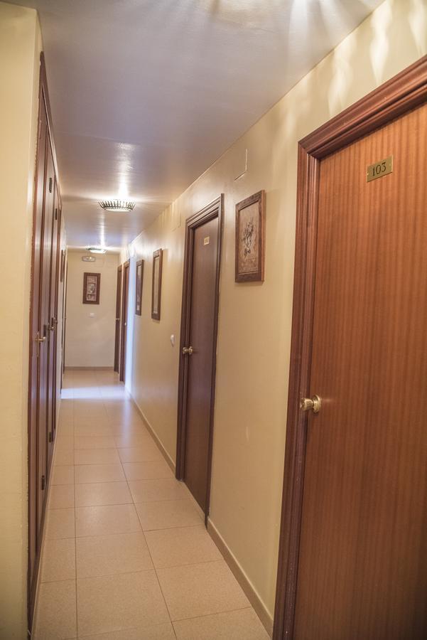 Hostal Dp El Pilar Монестерио Екстериор снимка