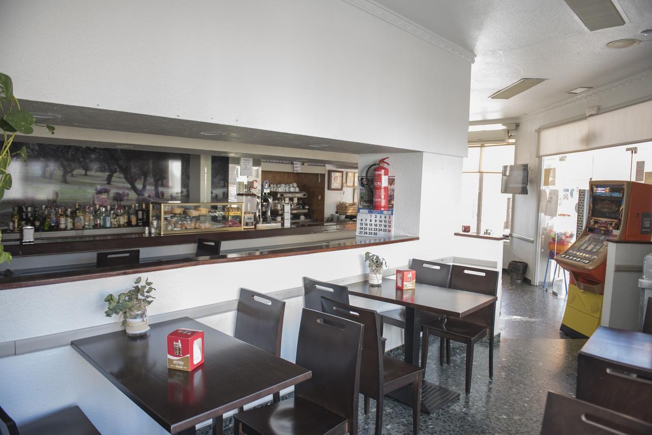 Hostal Dp El Pilar Монестерио Екстериор снимка