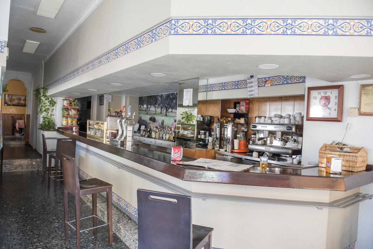 Hostal Dp El Pilar Монестерио Екстериор снимка